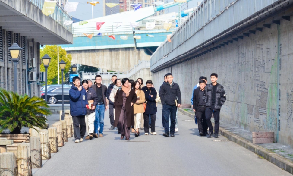 “走進(jìn)園區(qū)，共享未來(lái)”鏡湖區(qū)高層次人才服務(wù)企業(yè)雙向促進(jìn)對(duì)接交流活動(dòng)在園舉辦